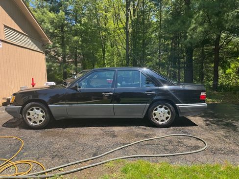Used 1995 Mercedes-Benz E 320 Sedan image 6