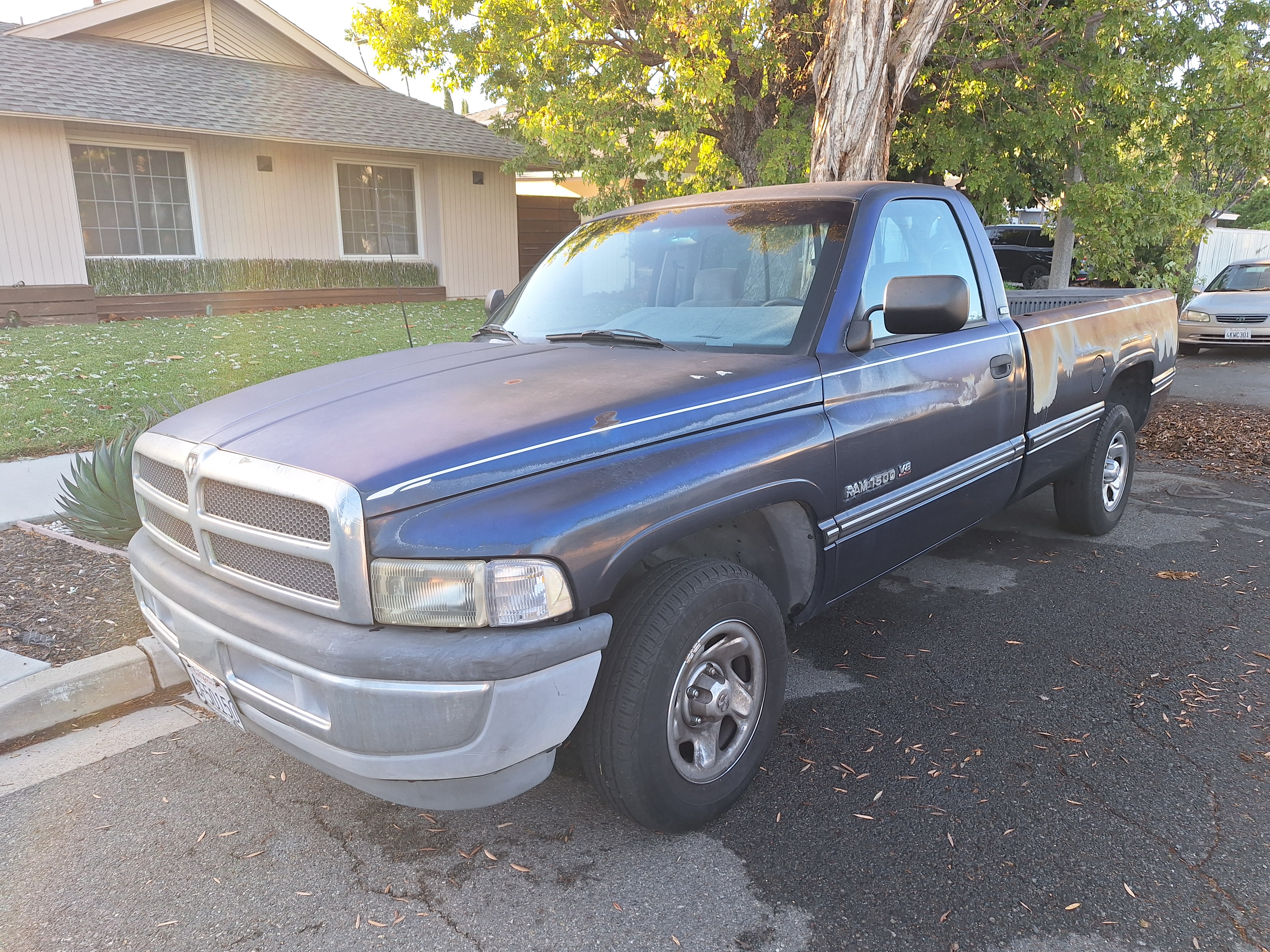 Used 1994 Dodge Ram 1500 Truck 2WD Regular Cab image 1