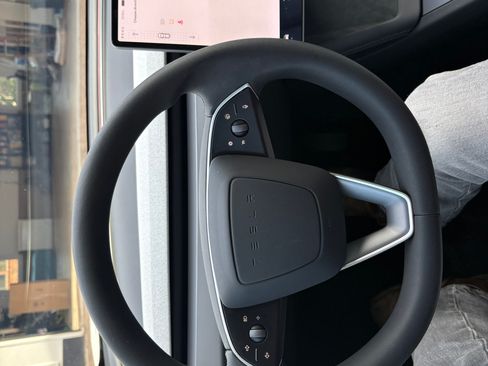 Used 2025 Tesla Model 3 Long Range image 18