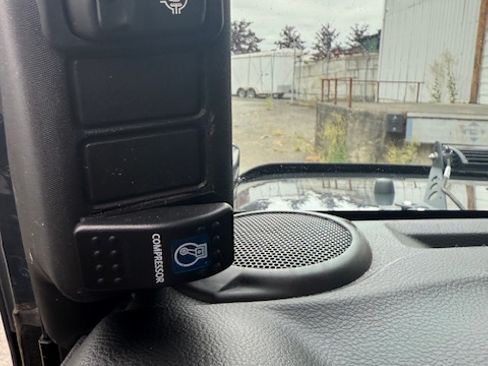 Used 2017 Jeep Wrangler Sport image 15