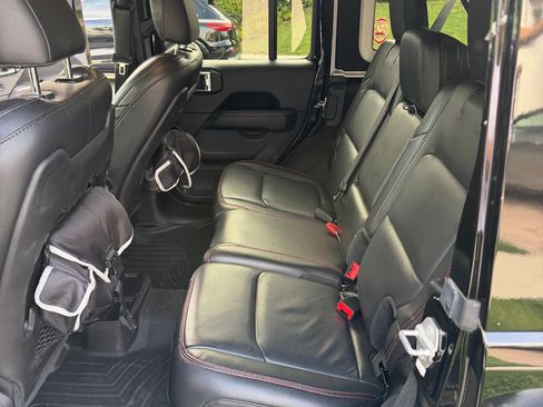 Used 2019 Jeep Wrangler Unlimited Rubicon AWD/4WD image 10