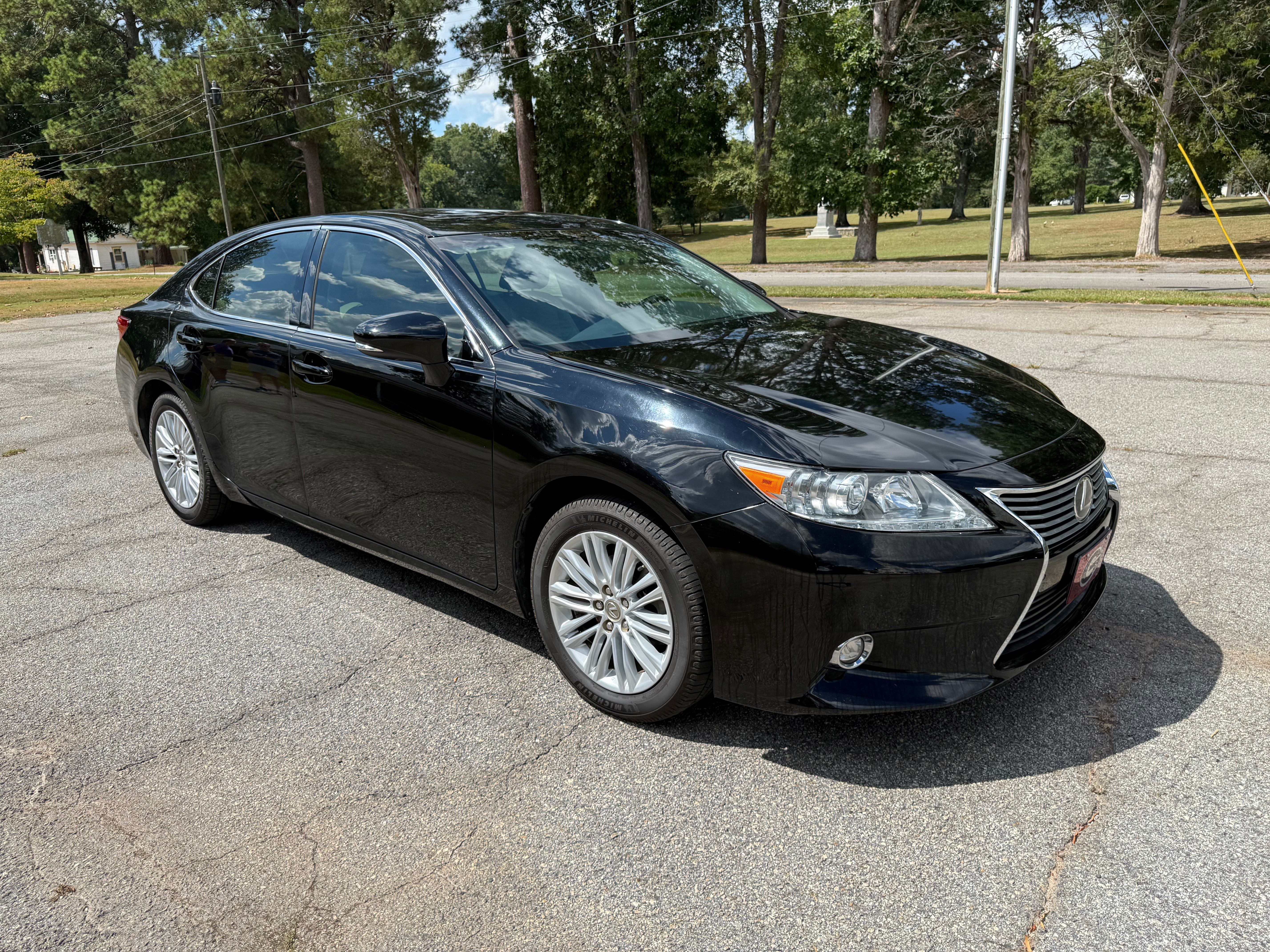 Used 2014 Lexus ES 350 w/ Luxury Package FWD image 1