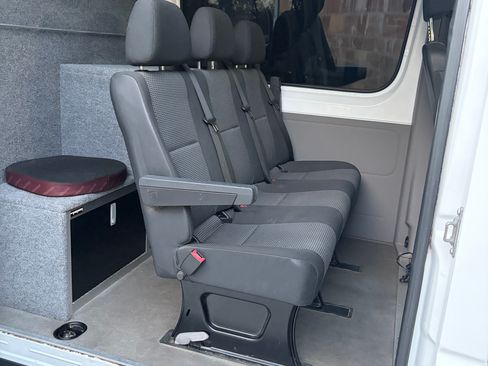 Used 2013 Mercedes-Benz Sprinter 2500 image 12