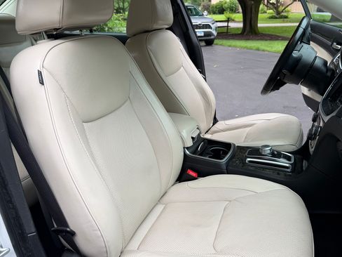 Used 2015 Chrysler 300 C RWD image 8