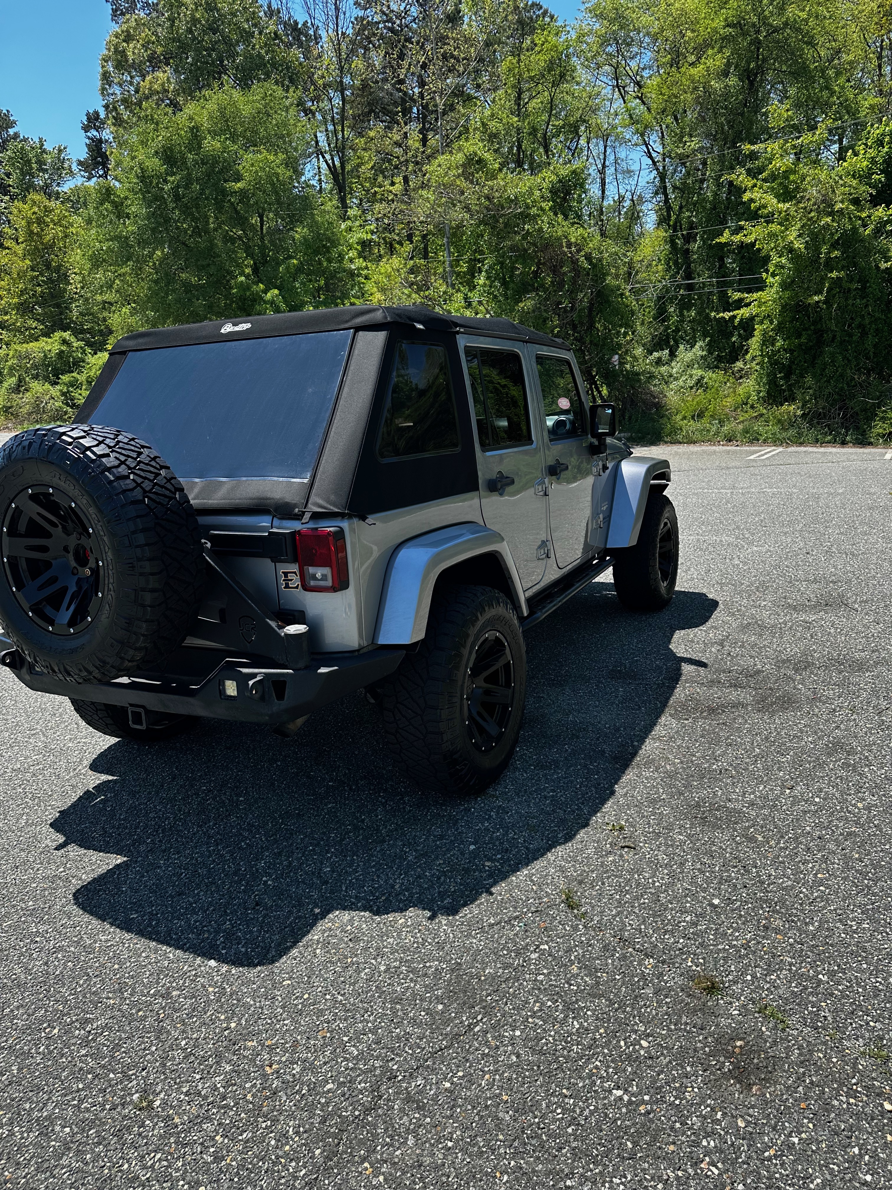 Used 2015 Jeep Wrangler Unlimited Sahara w/ Dual Top Group AWD/4WD image 5