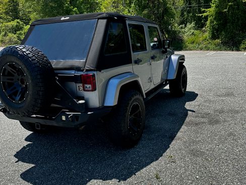 Used 2015 Jeep Wrangler Unlimited Sahara w/ Dual Top Group AWD/4WD image 5