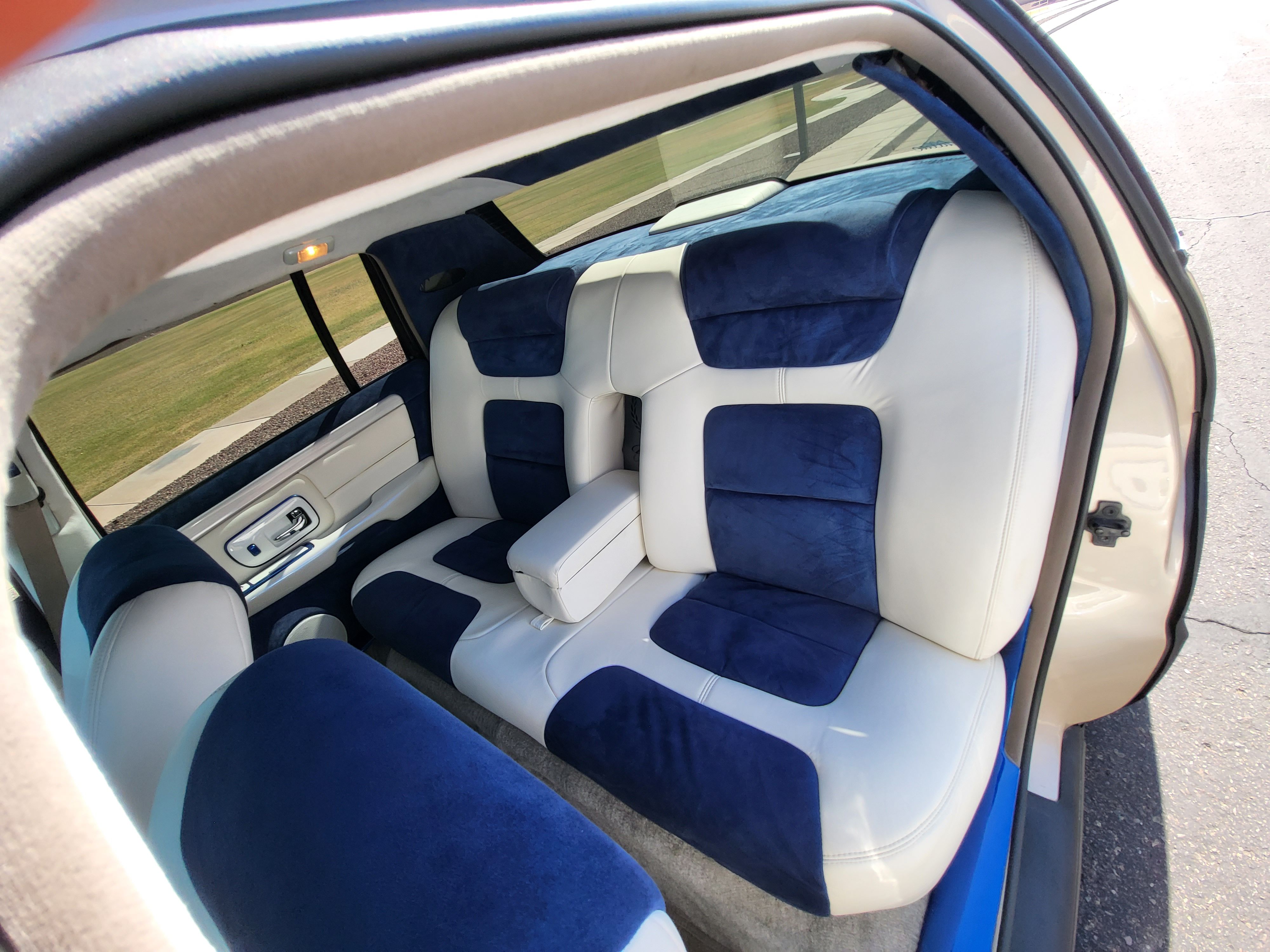 Used 1998 Cadillac De Ville FWD image 2