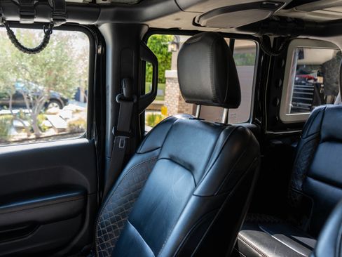 Used 2020 Jeep Wrangler Unlimited Sahara AWD/4WD image 16