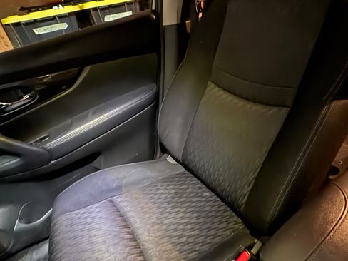 Used 2017 Nissan Rogue SV image 29