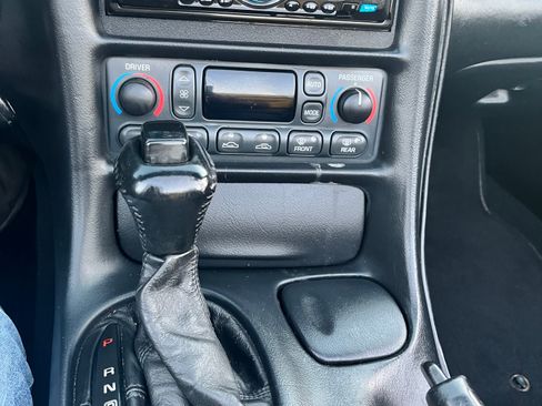 Used 2000 Chevrolet Corvette Convertible w/ Performance Handling Pkg image 29