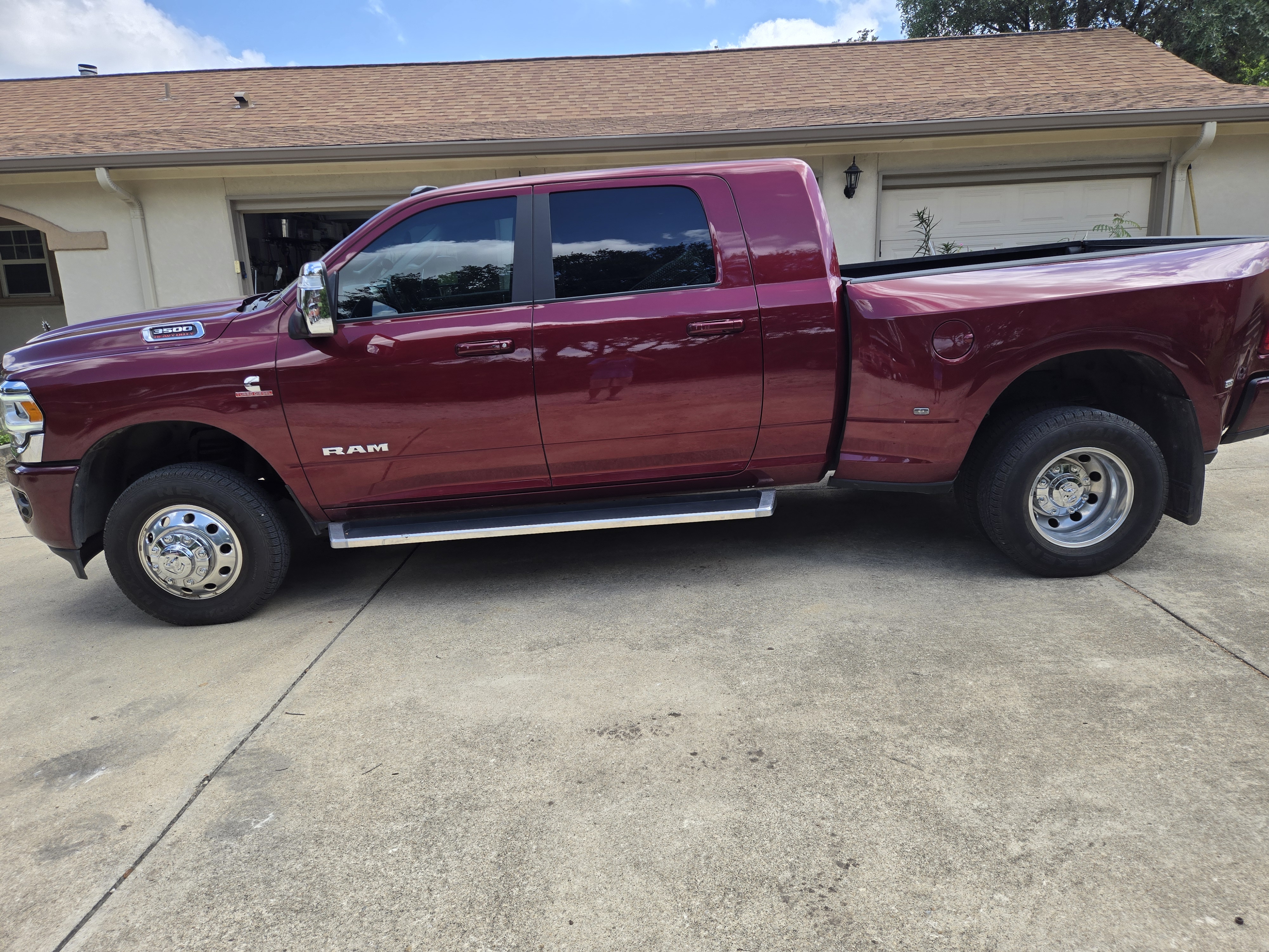 Used 2024 RAM 3500 Laramie AWD/4WD image 1