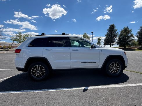 Used 2017 Jeep Grand Cherokee Limited w/ Luxury Group II AWD/4WD image 4