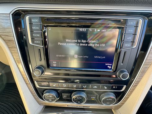 Used 2018 Volkswagen Passat 2.0T SE image 21