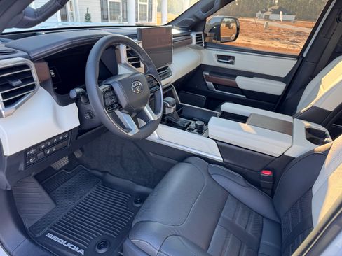 Used 2023 Toyota Sequoia Capstone image 10