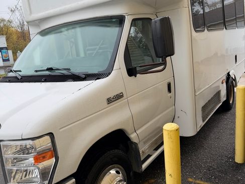 Used 2016 Ford E-450 and Econoline 450 Super Duty w/ Shuttle Bus Prep Package RWD image 24