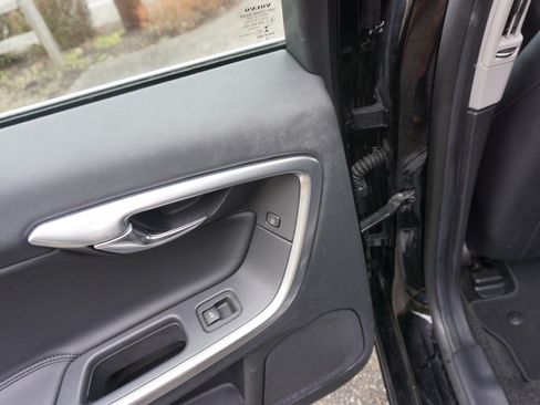 Used 2015 Volvo V60 T5 Premier image 16