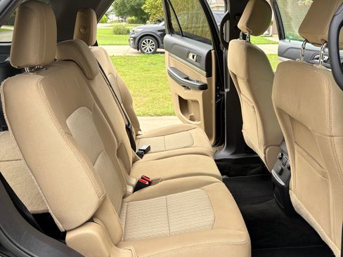 Used 2017 Ford Explorer FWD image 18