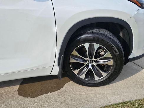 Used 2022 Toyota Highlander XLE image 8