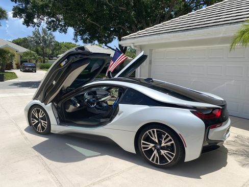 Used 2015 BMW i8 Coupe 2D image 5