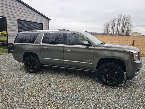 Used 2018 GMC Yukon XL Denali w/ Denali Ultimate Package image 2