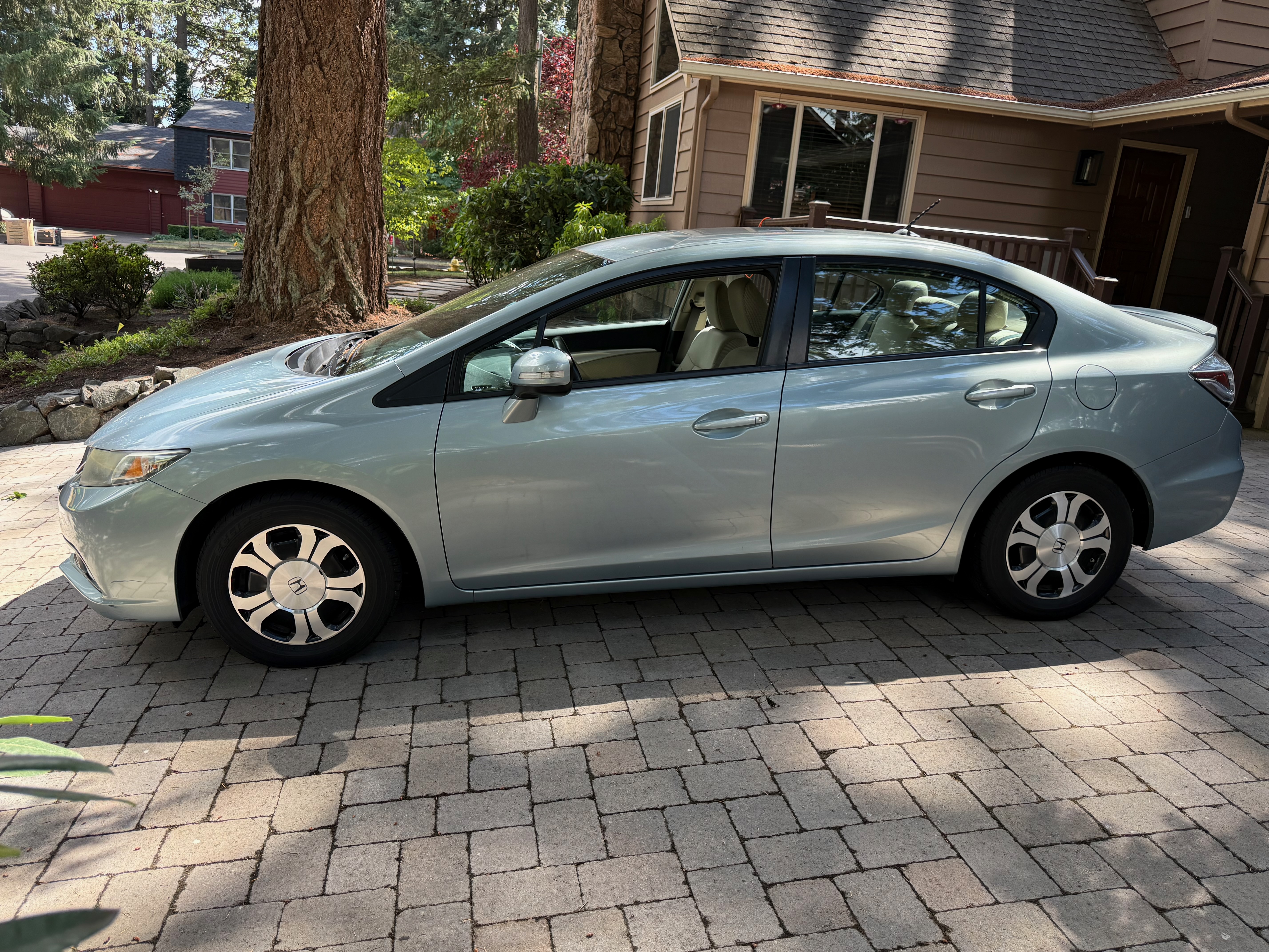 Used 2013 Honda Civic Hybrid Sedan image 4