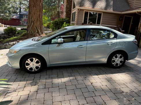Used 2013 Honda Civic Hybrid Sedan image 4