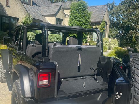 Used 2022 Jeep Wrangler Sport AWD/4WD image 11