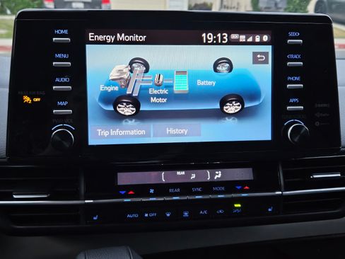 Used 2022 Toyota Sienna XLE image 16