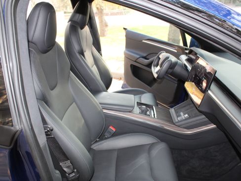 Used 2022 Tesla Model X image 19