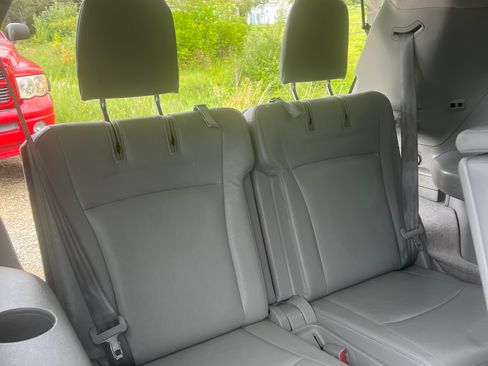 Used 2013 Toyota Highlander Limited AWD/4WD image 17
