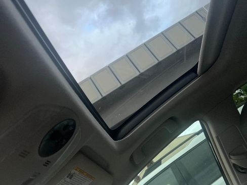 Used 2015 Toyota Prius Five image 6