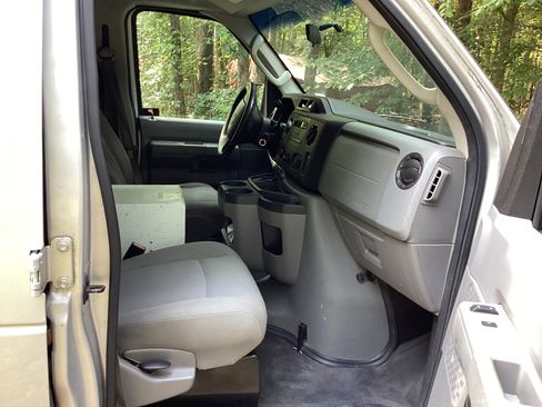 Used 2012 Ford E-250 and Econoline 250 w/ PWR Group image 4