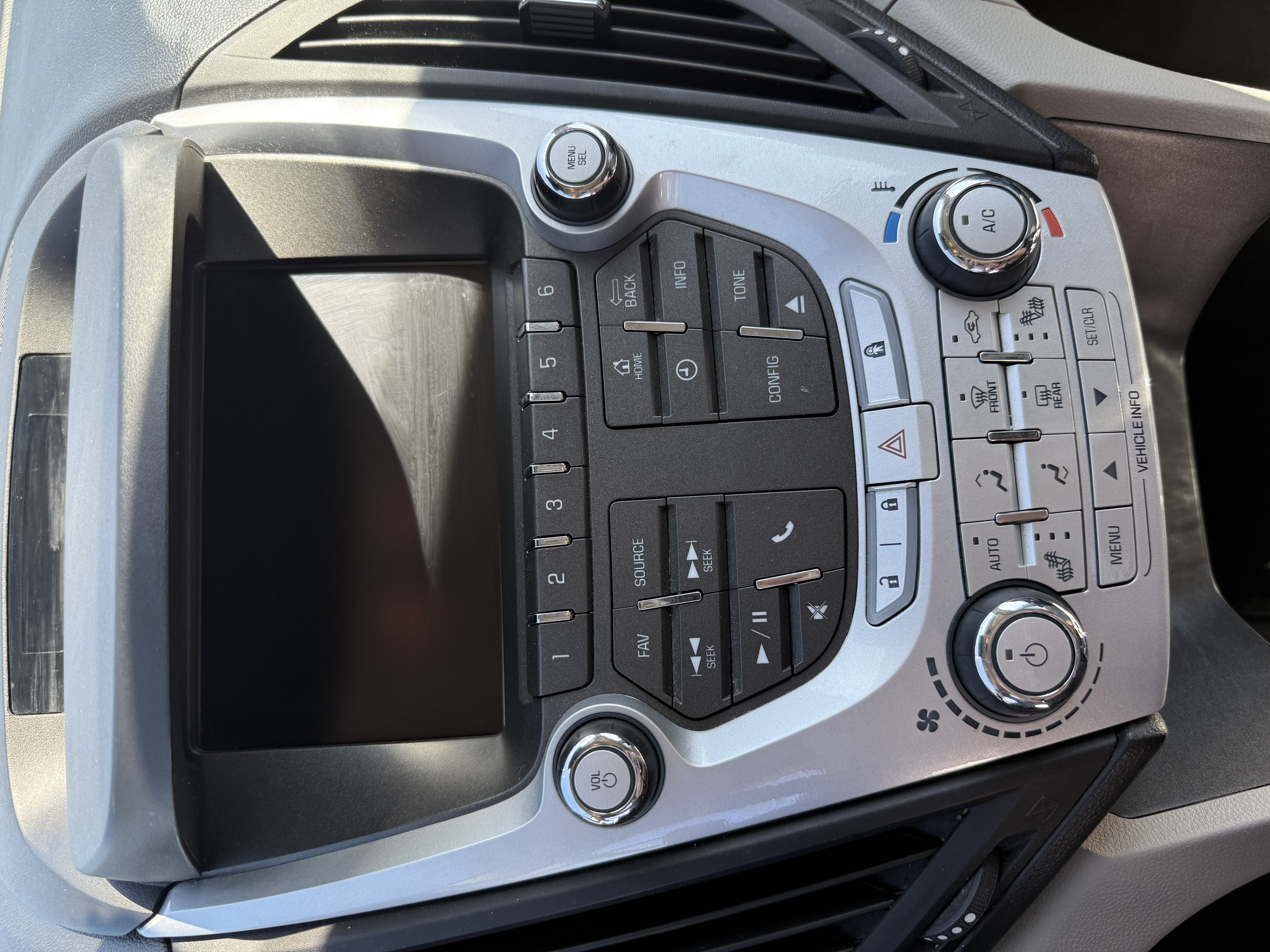 Used 2015 Chevrolet Equinox LTZ AWD/4WD image 16