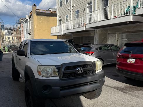 Used 2011 Toyota Tacoma 4x4 Double Cab image 11