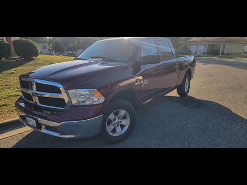 Used 2019 RAM 1500 Classic SLT image 4