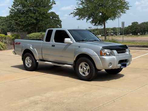 Used 2002 Nissan Frontier SE AWD/4WD image 4