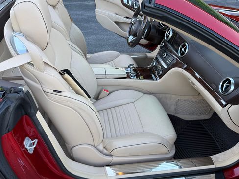 Used 2018 Mercedes-Benz SL 550 image 11