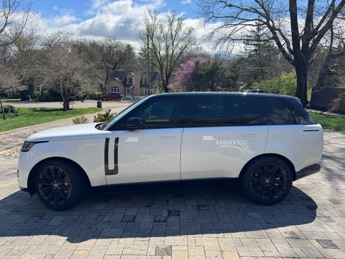 Used 2025 Land Rover Range Rover Long Wheelbase SE image 2