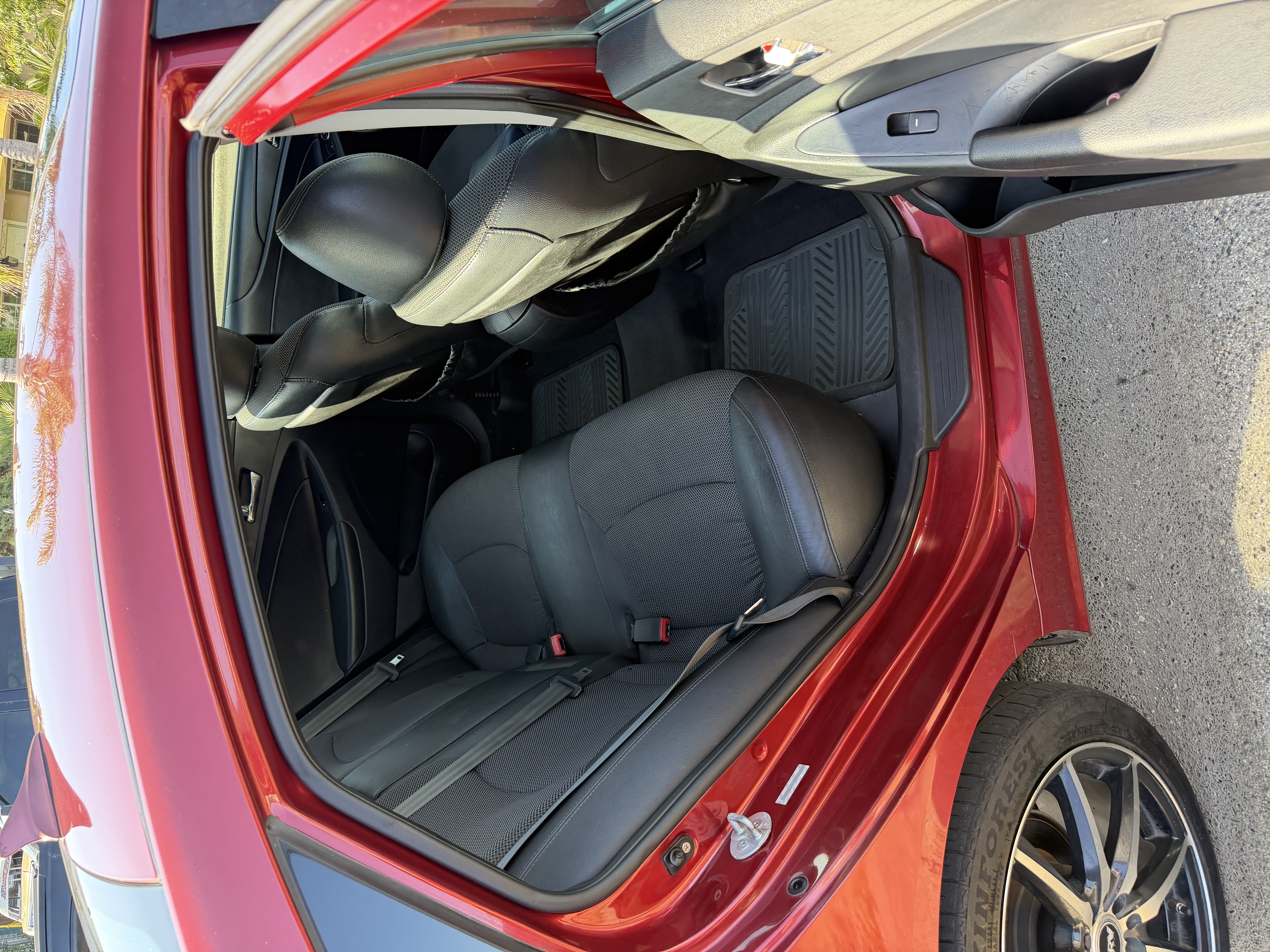 Used 2011 Hyundai Sonata SE w/ Navigation & Sunroof Pkg 4 FWD image 5