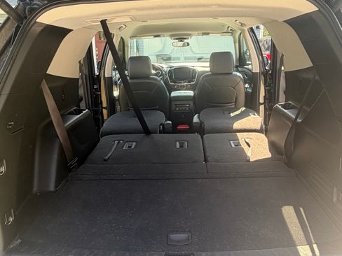 Used 2021 Chevrolet Traverse LT FWD image 12