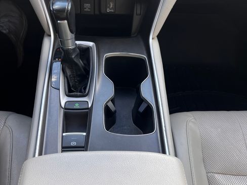 Used 2018 Honda Accord EX-L image 19