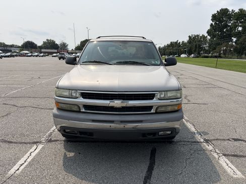 Used 2004 Chevrolet Suburban LS w/ Preferred Equipment Group AWD/4WD image 4