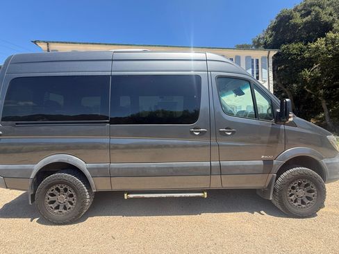 Used 2016 Mercedes-Benz Sprinter 2500 image 4
