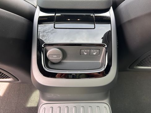 Used 2022 Volvo S60 T8 R-Design image 22