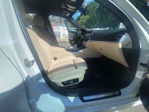 Used 2019 BMW 330i xDrive Sedan w/ Convenience Package AWD/4WD image 14