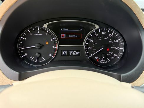 Used 2014 Nissan Altima 2.5 SL w/ Moonroof Package image 10