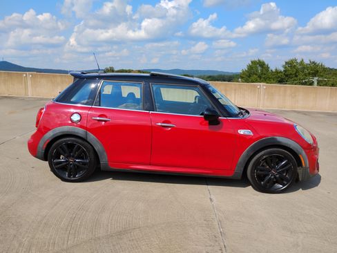 Used 2015 MINI Cooper S image 2