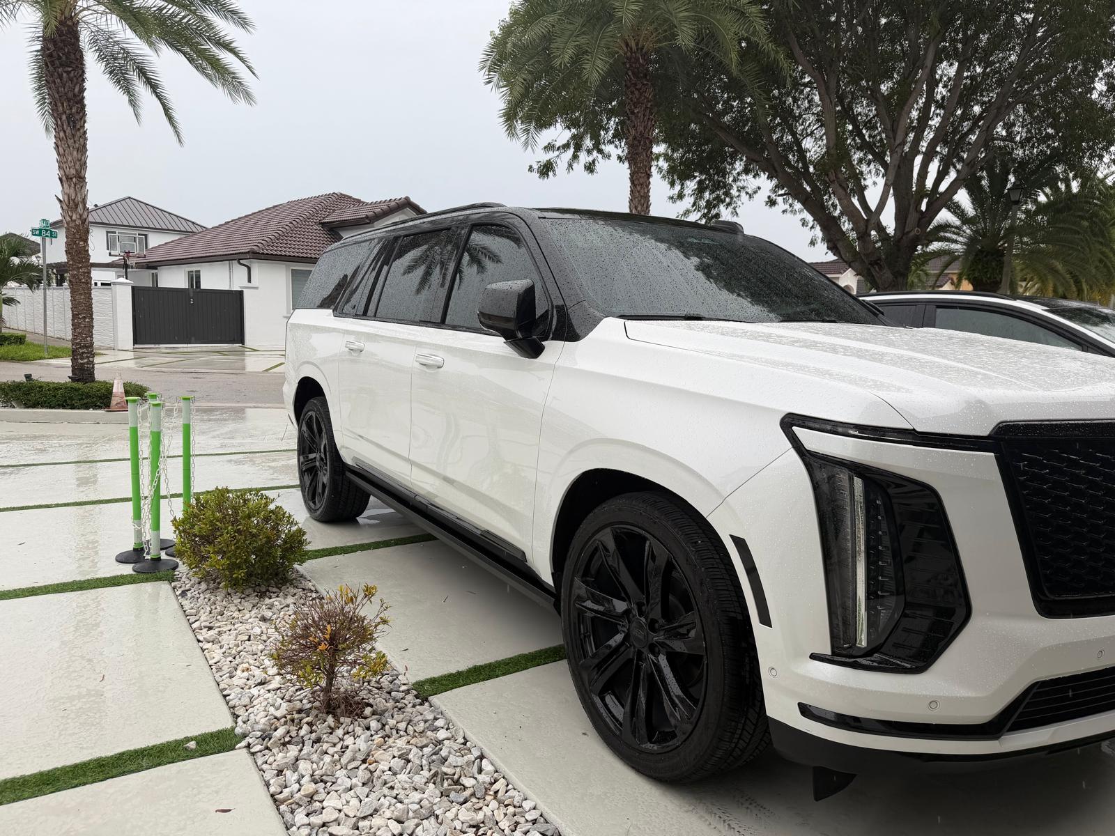 Used 2025 Cadillac Escalade ESV Sport Platinum AWD/4WD image 5