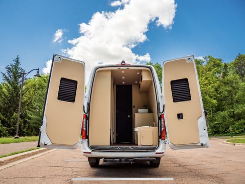 Used 2021 Mercedes-Benz Sprinter 2500 image 11