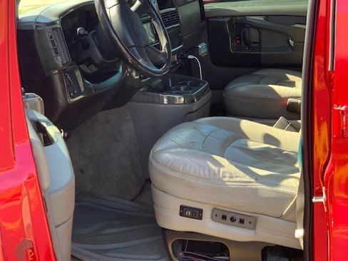 Used 2006 GMC Savana 1500 w/ Preferred Equipment Group image 16